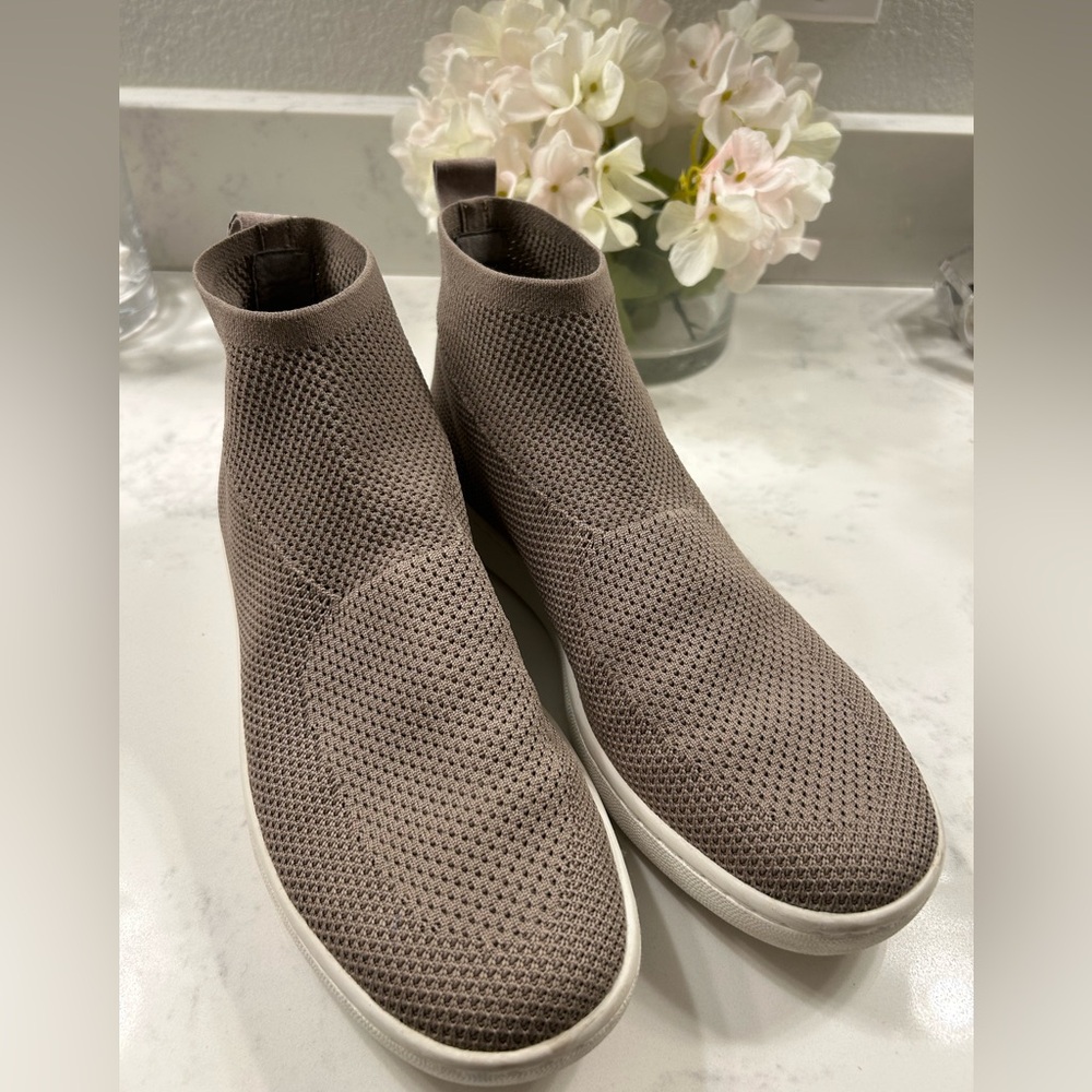 Eileen Fisher Women’s‎ Pull Tab Point Round Toe Slip On Bootie Sneakers Beige 10